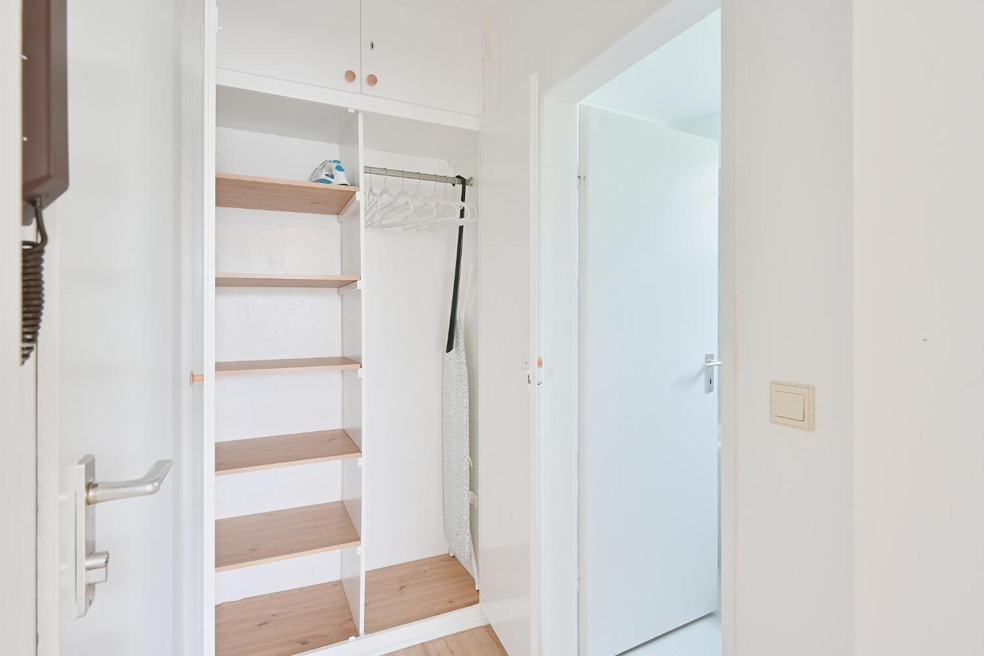 Beautiful And Stylish 1-Bedroom With Kitchen And King Size Bed Wuppertal Exterior photo