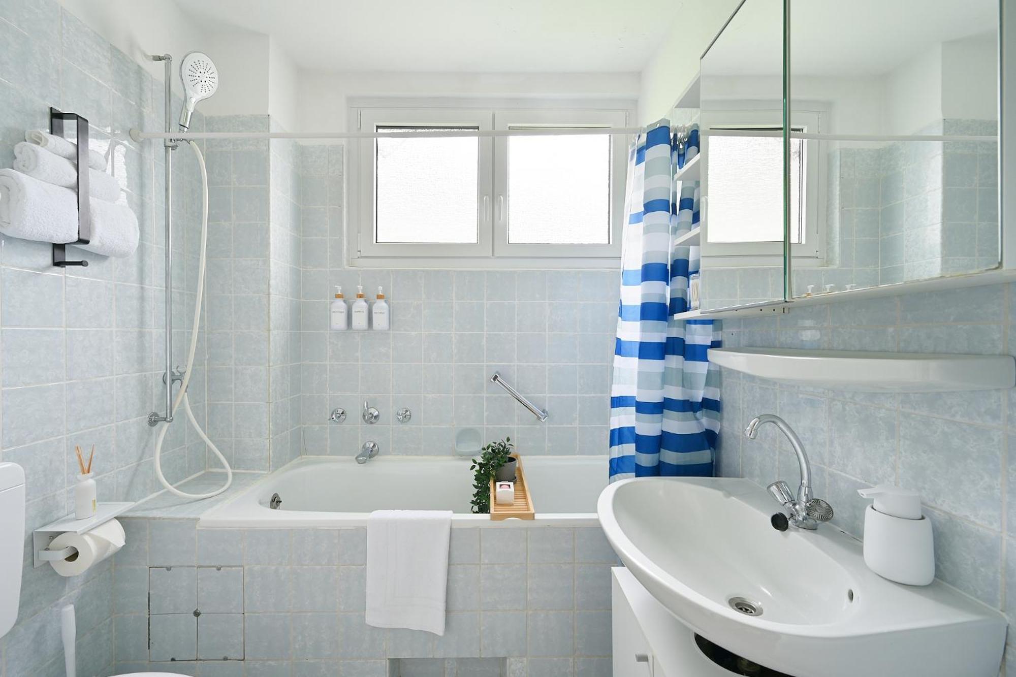 Beautiful And Stylish 1-Bedroom With Kitchen And King Size Bed Wuppertal Exterior photo